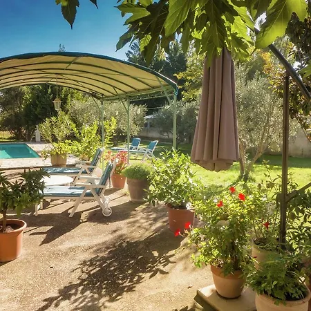 Attractive Near Roquemaure With Swimming Pool アパート *