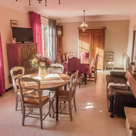 アパート Attractive Near Roquemaure With Swimming Pool *